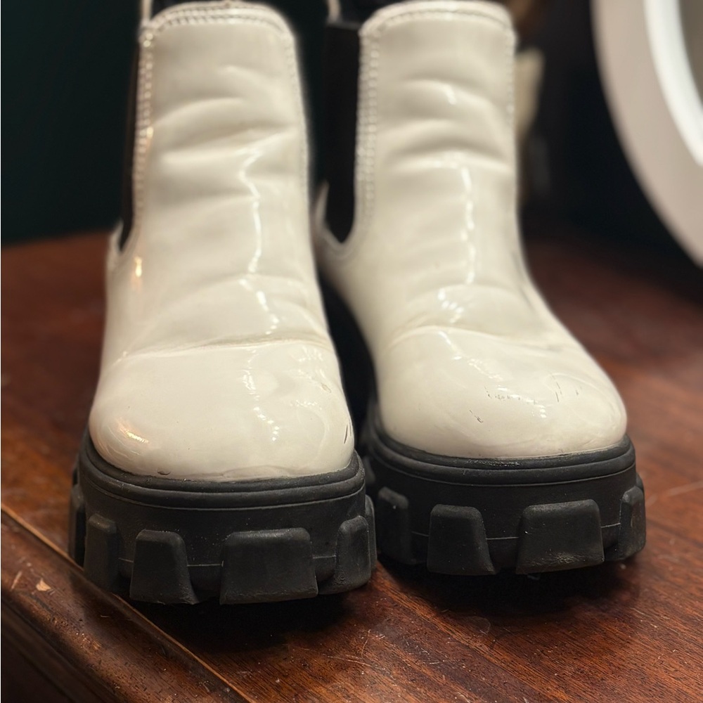 Circus by Sam Edelman White and Black Ankle Boots